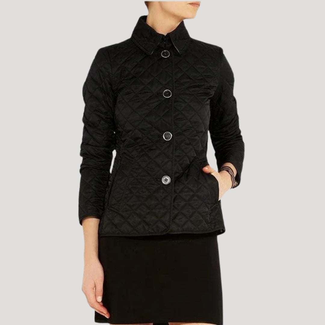 Lätt och andningsbar damjacka med diamantstickning, perfekt för sommaren, i en elegant stil med klassisk knappstängning.