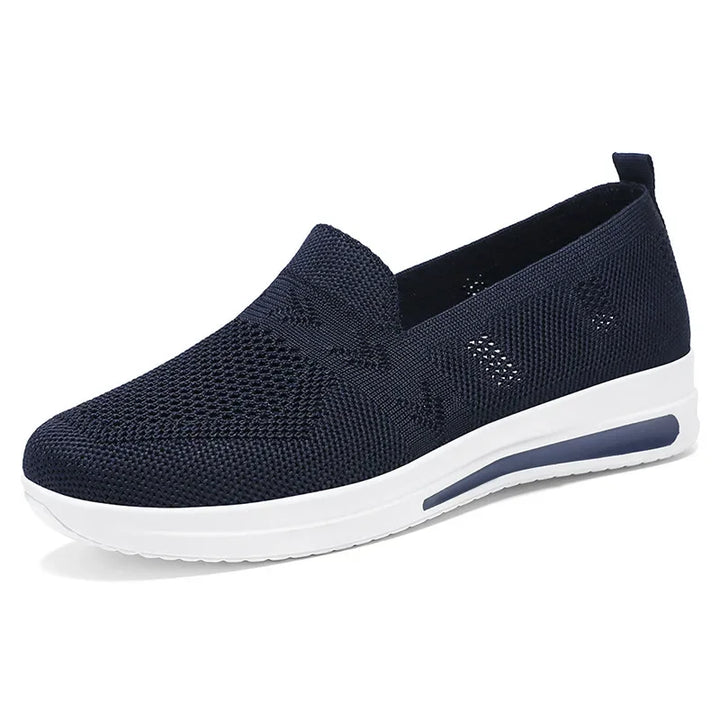"Lätta andningsbara kvinnors mesh sneakers i modern design för vår och sommar. Lätt att bära med slip-on funktion."
