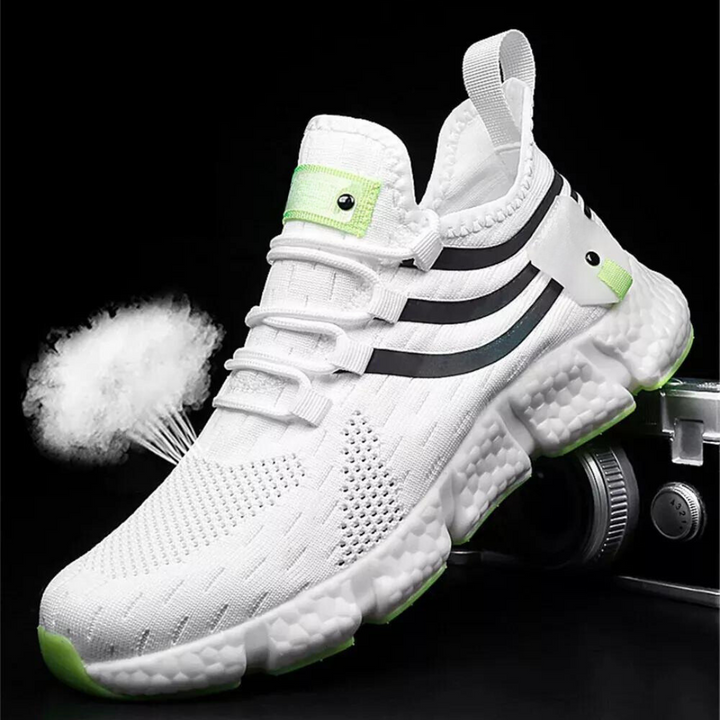 "Lätta gym sneakers för män i stilren design, svart mesh-ovandel, vit gummisula, perfekt för träning och vardagsbruk."