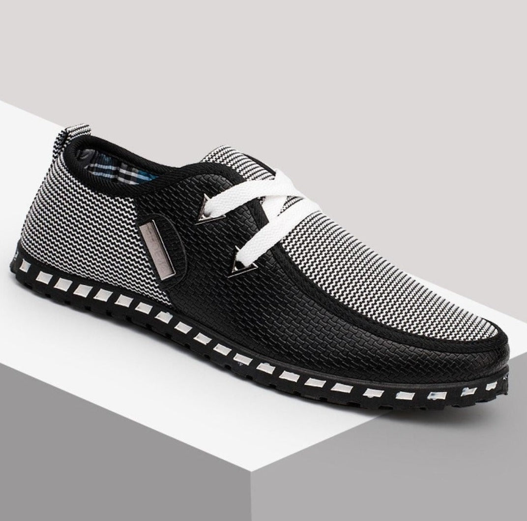 Lätta körskor för män i syntetläder, slitstark sula, andningsbar design, perfekt för avslappnad men elegant stil.