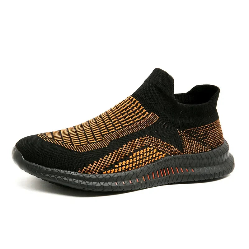 Lätta slip-on vandringsskor för herrar, andningsbara och stilrena, perfekta för både vardag och utomhusäventyr.
