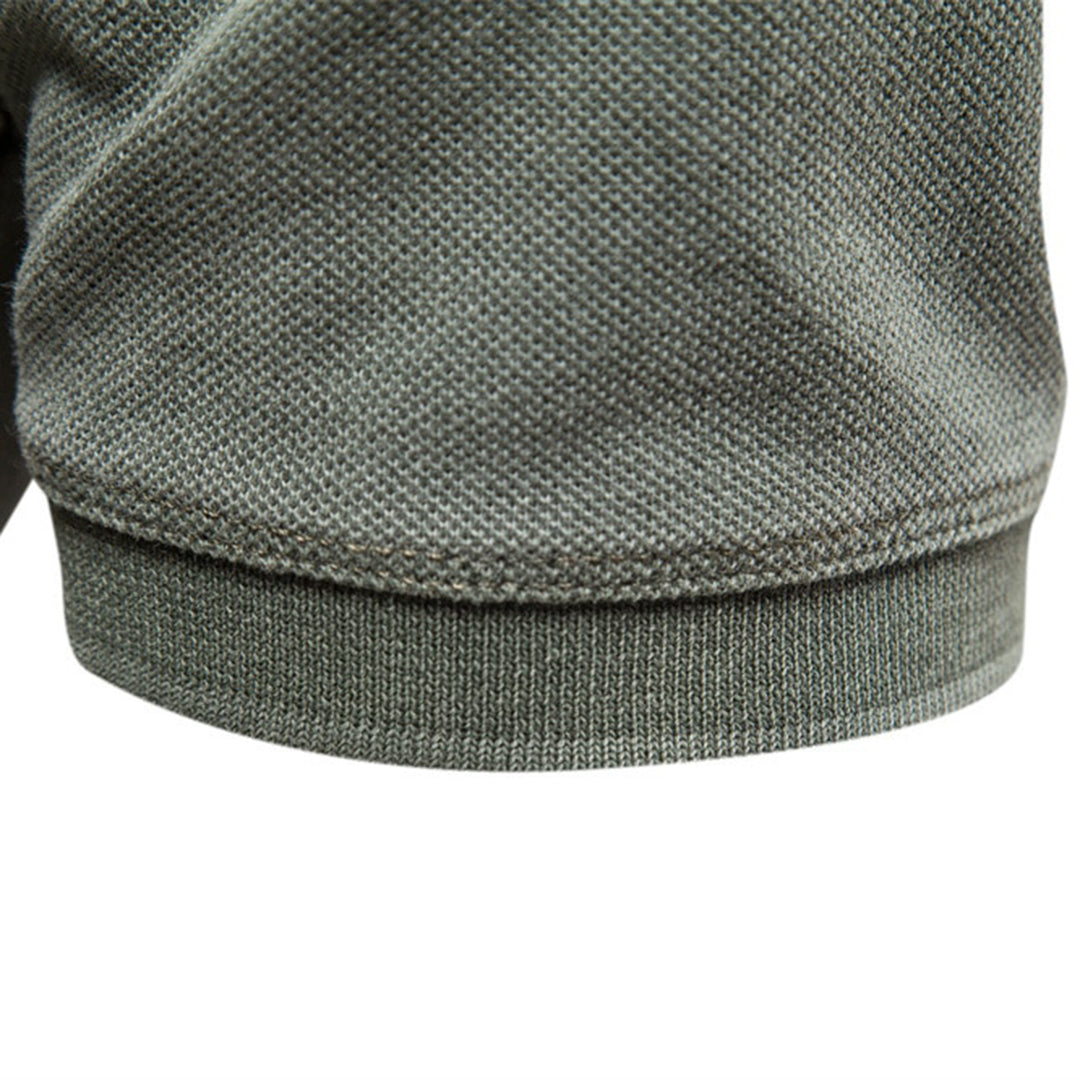Luftig herrpikétröja i casual stil, perfekt för vår och sommar. Tidlös design med bekväm passform och rörelsefrihet.