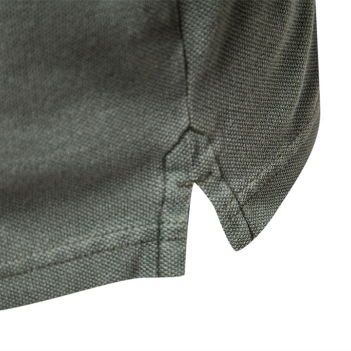 Luftig herrpikétröja i casual stil, perfekt för vår och sommar. Tidlös design med bekväm passform och rörelsefrihet.