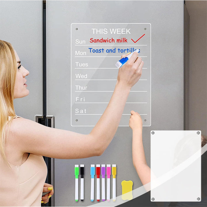 Magnetisk akryl whiteboard med kalender, genomskinlig design, passar kylskåpets metallyta, hållbar och stilren.