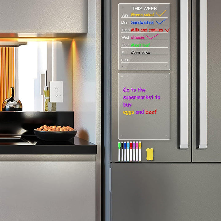 Magnetisk akryl whiteboard med kalender, genomskinlig design, passar kylskåpets metallyta, hållbar och stilren.