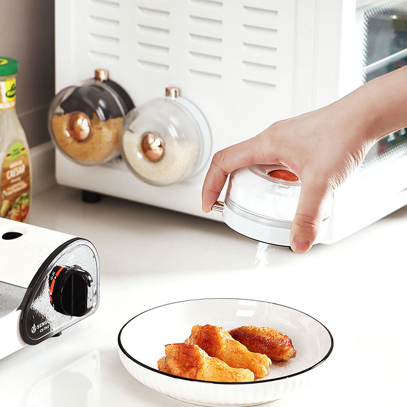 "Magnetiska kryddburkar i glas och ABS för stilren och praktisk kryddförvaring på väggen, med ergonomisk design."