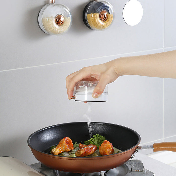 "Magnetiska kryddburkar i glas och ABS för stilren och praktisk kryddförvaring på väggen, med ergonomisk design."
