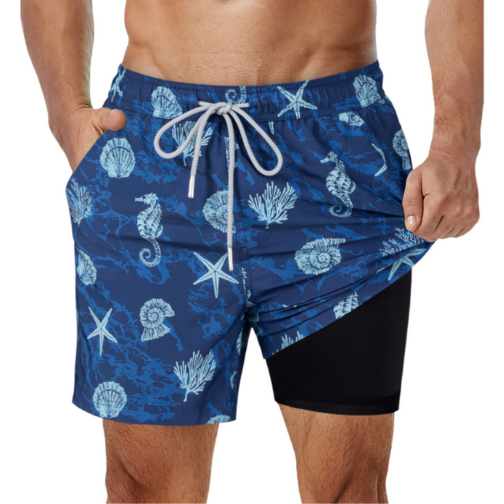 Mörkblå 2-i-1 badshorts för män med stödjande foder, tryckt mönster och djupa sidofickor.