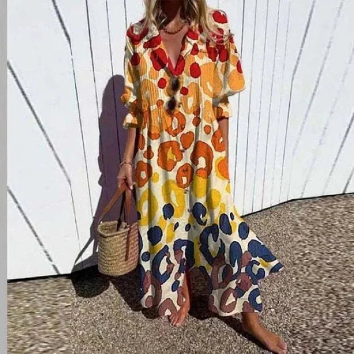 "Maxiflödande boho-klänning i lätt material, färgglada toner, perfekt för sommar och fest, luftig och elegant design."
