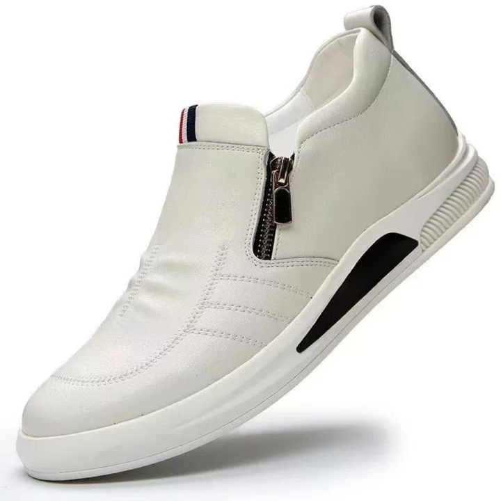 Herrloafers i vitt, andningsbart material, stilren design för vardagsbruk.