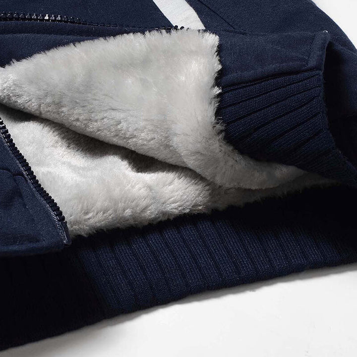 "Men's vinter fleecejacka med huva och dragkedja, mjukt foder, vindtät, elastiska sidor, framvy."