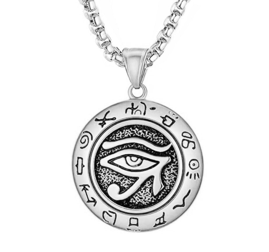"Miljövänligt Öga av Horus halsband i stål för män och kvinnor, med antik egyptisk design och symbolik för skydd."