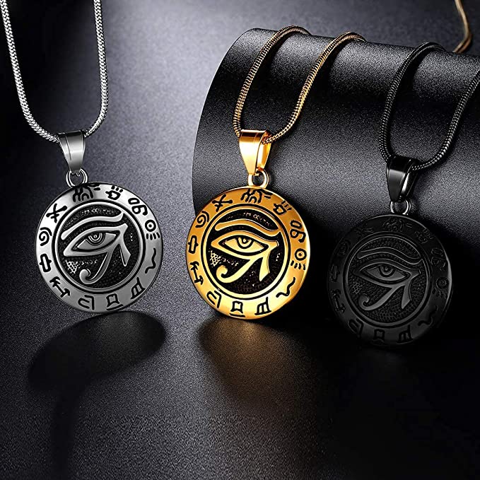 "Miljövänligt Öga av Horus halsband i stål för män och kvinnor, med antik egyptisk design och symbolik för skydd."