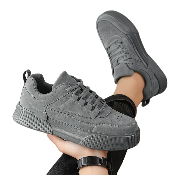 Minimalistiska herrsneakers med ren design, modern färg och flexibel sula för komfort. Perfekta för avslappnad stil.