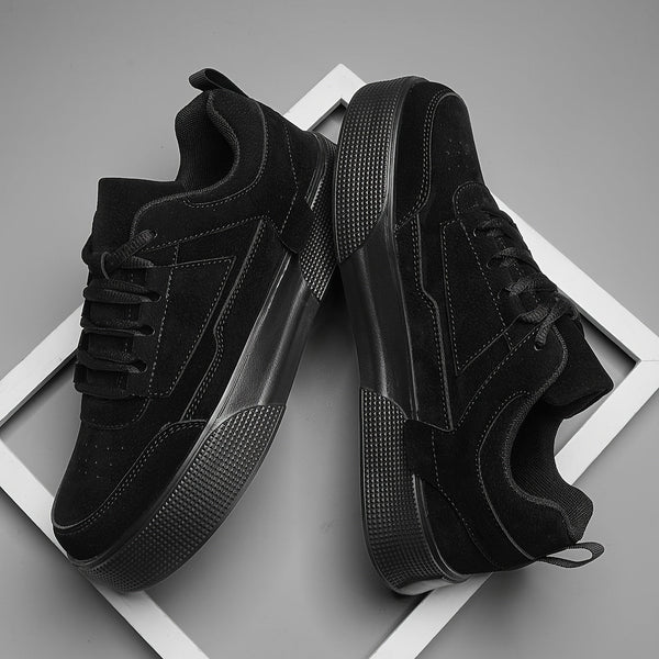 Minimalistiska herrsneakers med ren design, modern färg och flexibel sula för komfort. Perfekta för avslappnad stil.