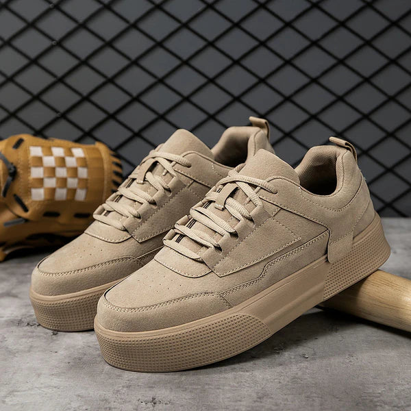 Minimalistiska herrsneakers med ren design, modern färg och flexibel sula för komfort. Perfekta för avslappnad stil.