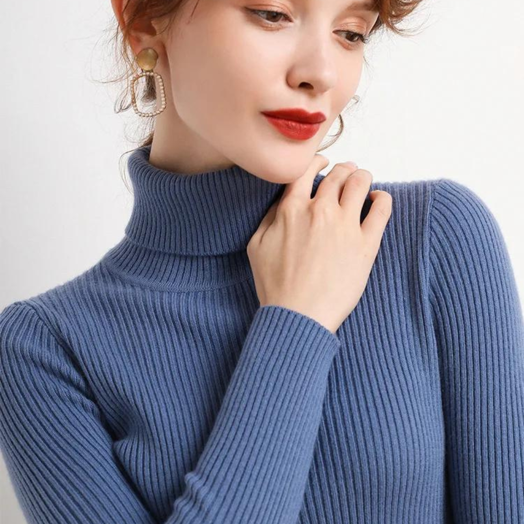 "Mjuk dam turtleneck tröja i stickad polyester. Klassisk polokrage, varm och elegant, perfekt för kyliga dagar."