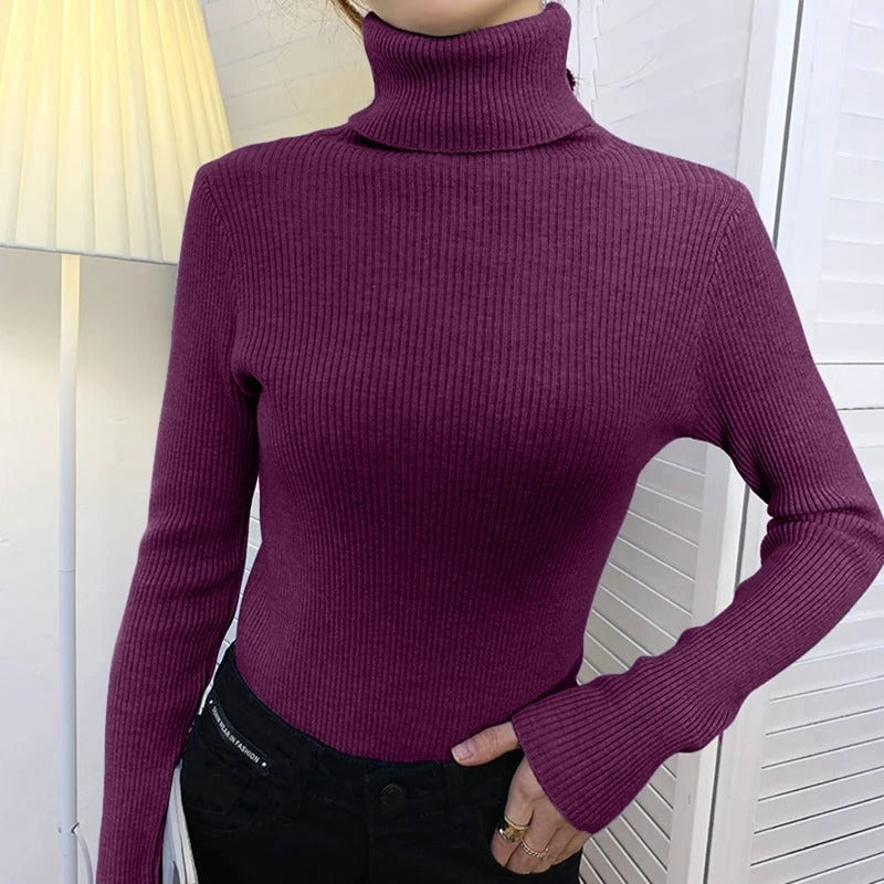 "Mjuk dam turtleneck tröja i stickad polyester. Klassisk polokrage, varm och elegant, perfekt för kyliga dagar."