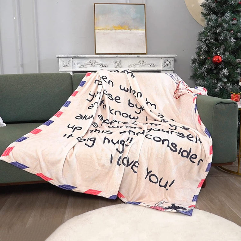 Mjuk flanellfilt med kärleksfulla meddelanden, idealisk present till mamma eller pappa. Perfekt för alla tillfällen.