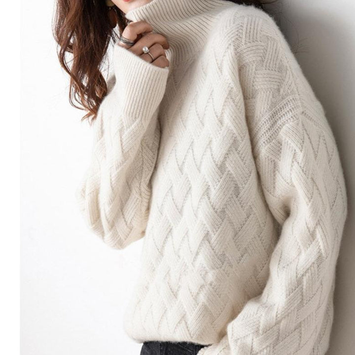 "Mjuk kvinnors tröja med tidlös design, syns i beige ton med subtila detaljer, perfekt för alla stilar och säsonger."