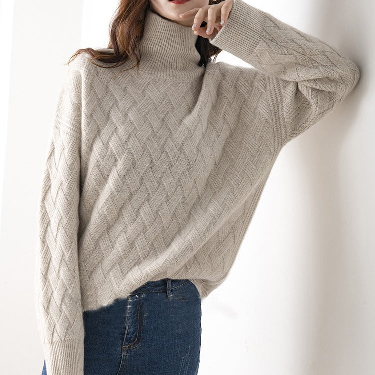 "Mjuk kvinnors tröja med tidlös design, syns i beige ton med subtila detaljer, perfekt för alla stilar och säsonger."
