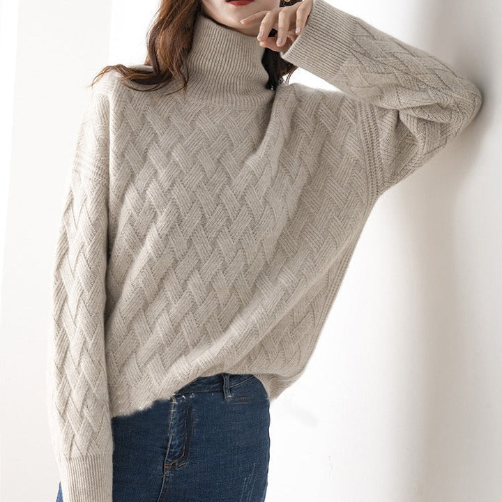 "Mjuk kvinnors tröja med tidlös design, syns i beige ton med subtila detaljer, perfekt för alla stilar och säsonger."
