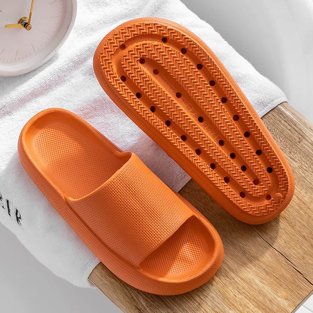 "Mjuka kuddtofflor för kvinnor i olika färger, ergonomiskt utformade för smärtlindring och halkfritt grepp."