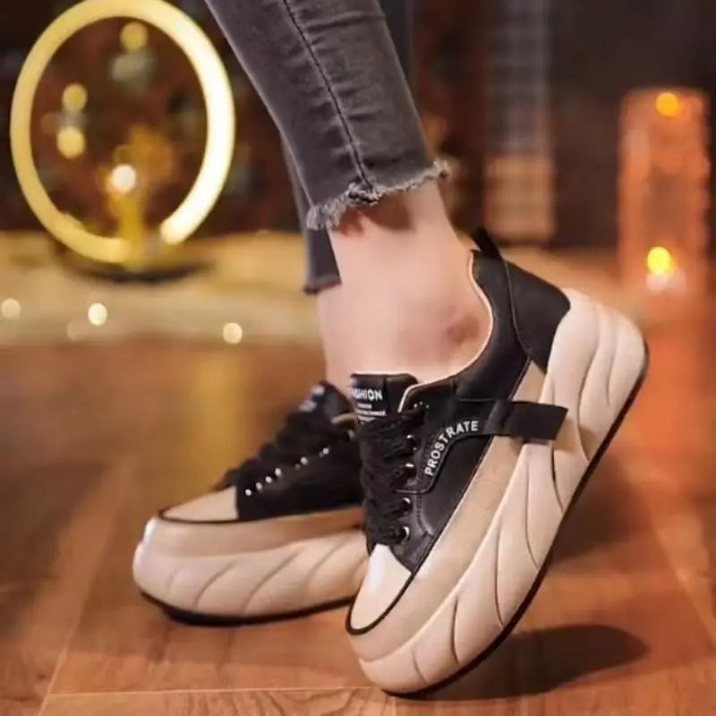 "Mjuka svarta och bruna damsneakers med tjock sula i PU, stil och komfort för moderna kvinnor, hög hållbarhet."