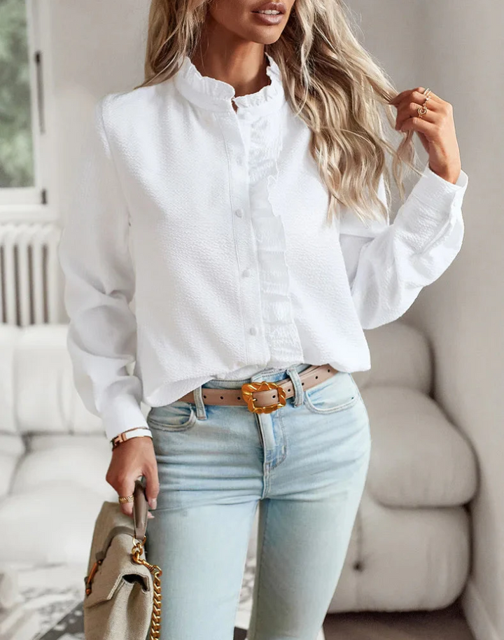 Mångsidig kvinnors chic blus i lätt material med sofistikerad design, perfekt för både kontor och avslappnade tillfällen.