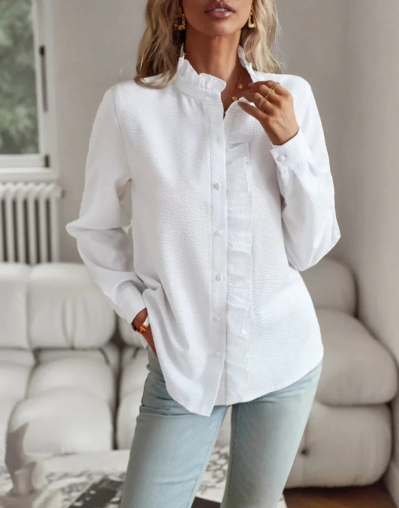Mångsidig kvinnors chic blus i lätt material med sofistikerad design, perfekt för både kontor och avslappnade tillfällen.