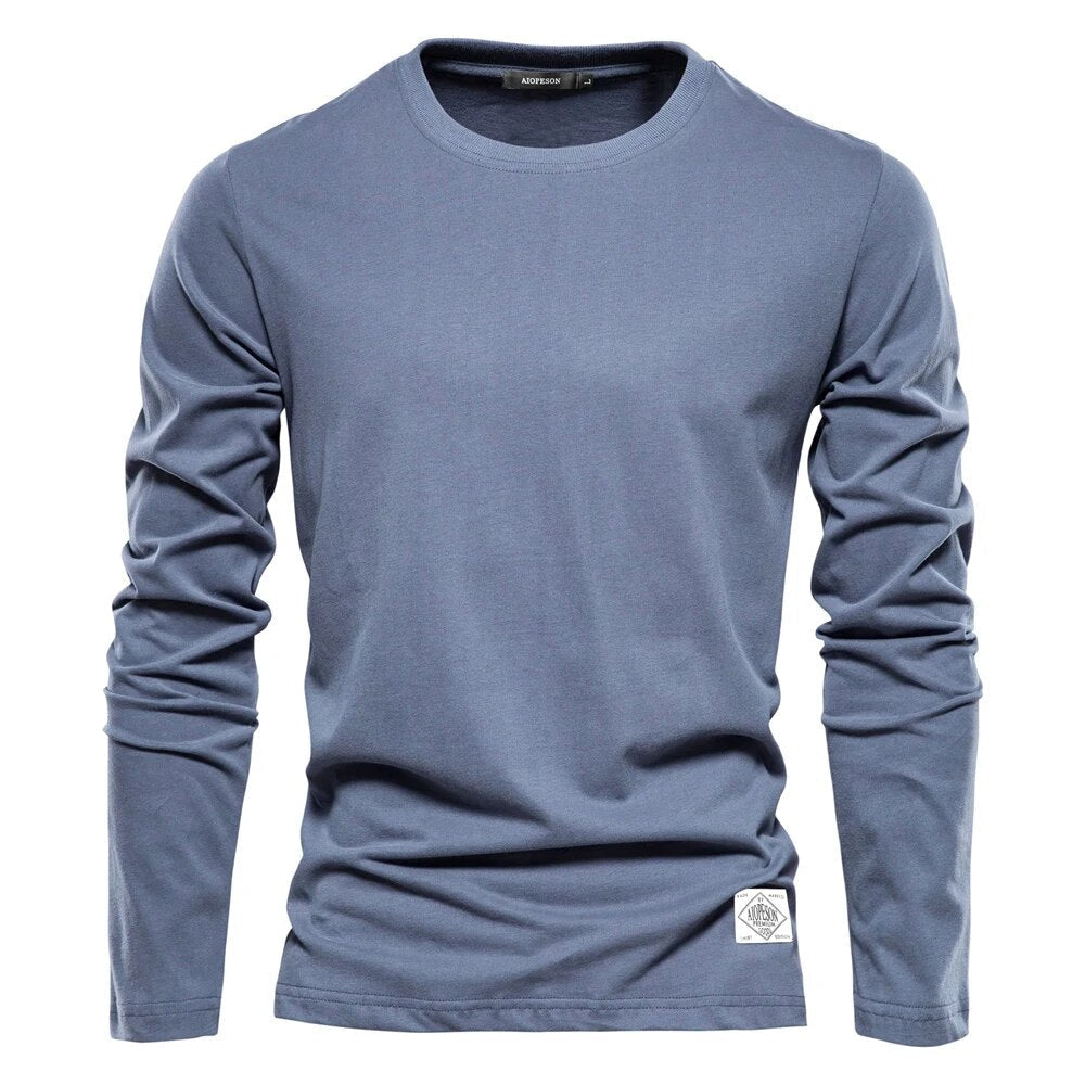 "Mäns klassisk O-ringad långärmad T-shirt, bekväm och stilren i mjukt tyg, framifrån med neutral färg."