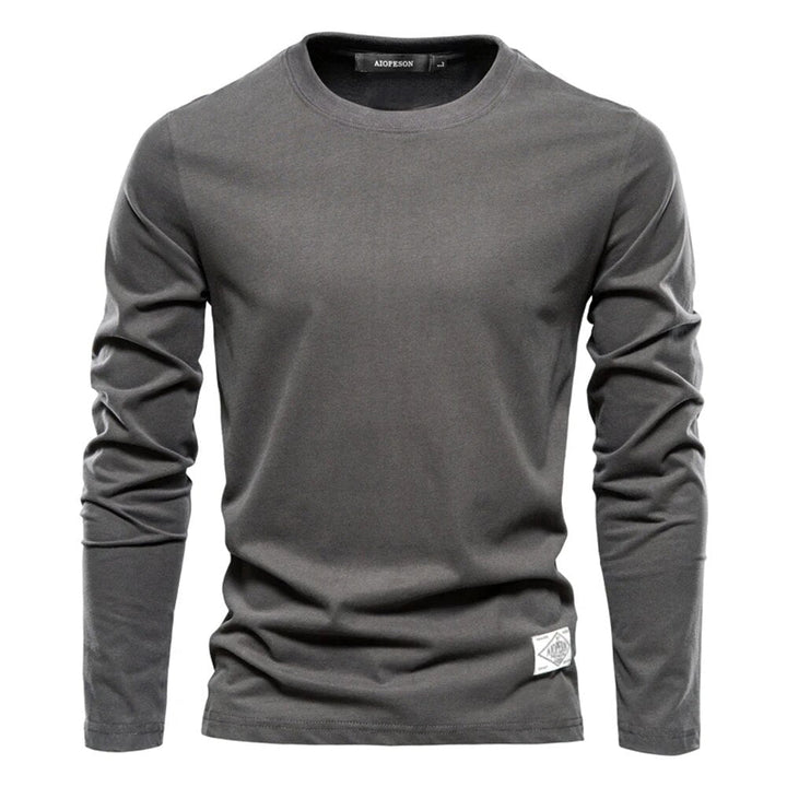 "Mäns klassisk O-ringad långärmad T-shirt, bekväm och stilren i mjukt tyg, framifrån med neutral färg."