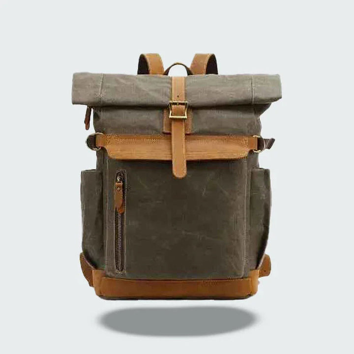 "Mäns klassisk ryggsäck i canvas och läder med roll-top, grön ton, justerbara remmar, expanderbar kapacitet."