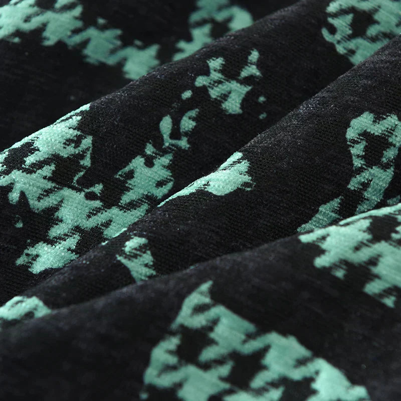 "Mäns långärmad skjorta med kontrastpanel, mjukt polyester, stilren design för både avslappnad och formell look."