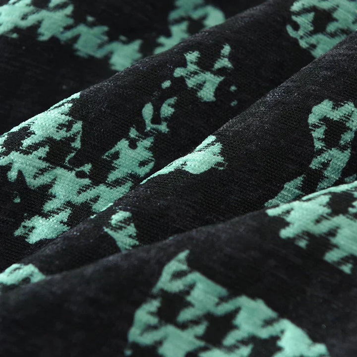 "Mäns långärmad skjorta med kontrastpanel, mjukt polyester, stilren design för både avslappnad och formell look."