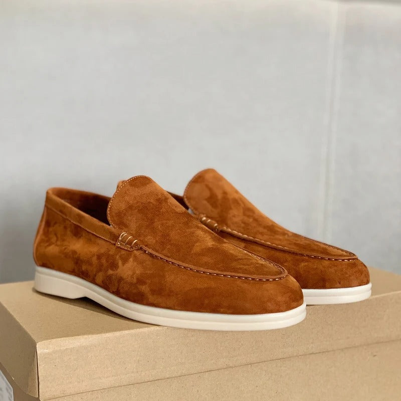"Mäns mockaloafers i PU-läder, slip-on design, elegant brun färg, perfekt för både formella och avslappnade tillfällen."