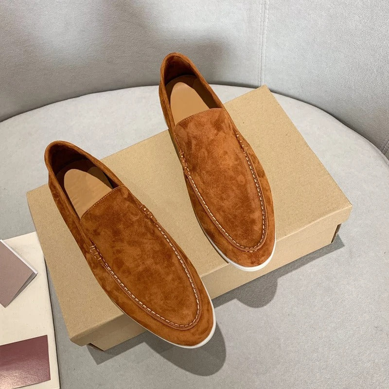 "Mäns mockaloafers i PU-läder, slip-on design, elegant brun färg, perfekt för både formella och avslappnade tillfällen."