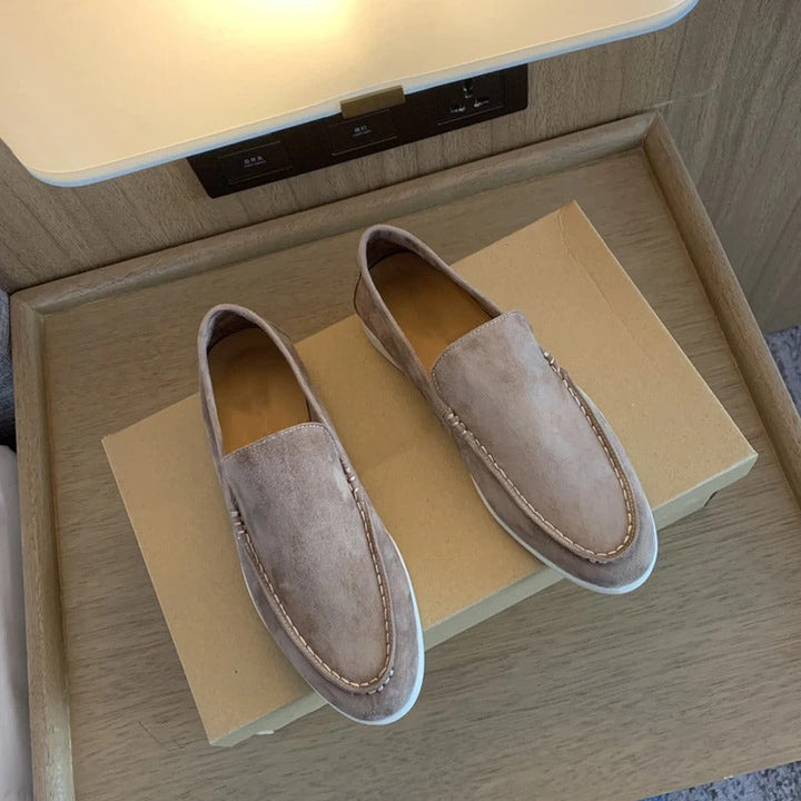"Mäns mockaloafers i PU-läder, slip-on design, elegant brun färg, perfekt för både formella och avslappnade tillfällen."