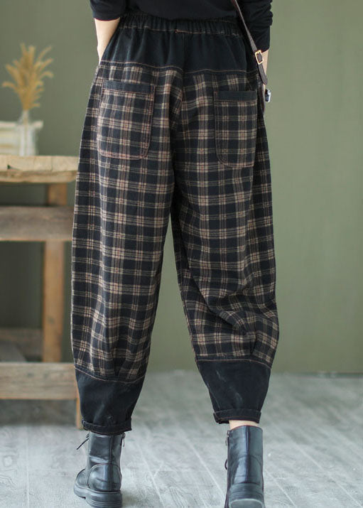 "Mäns patchwork denim byxor med elastisk midja, trendig och avslappnad stil, i vårens bästa modefärger."