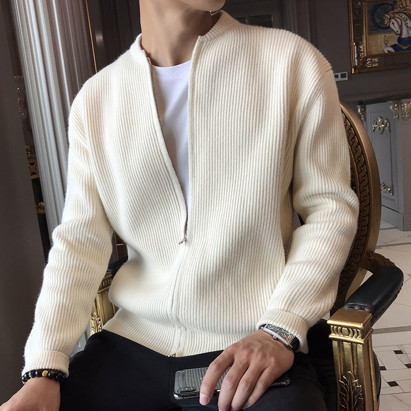 "Mäns ribbad cardigan med dragkedja, designad för stil och komfort, idealisk för både vardag och formella tillfällen."