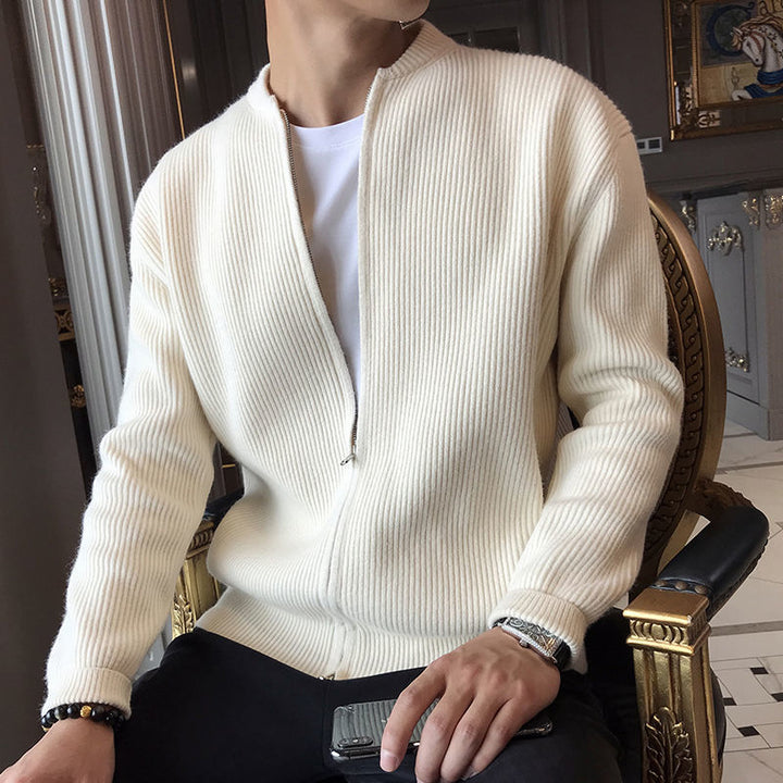 "Mäns ribbad cardigan med dragkedja, designad för stil och komfort, idealisk för både vardag och formella tillfällen."