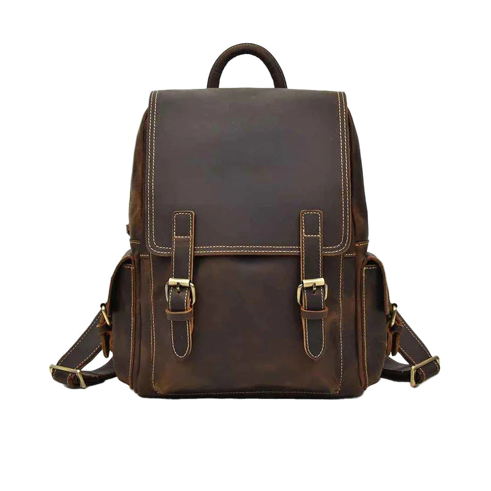 "Mäns vintage läderryggsäck med klassisk design, justerbara remmar och unik patina för elegant och funktionell stil."