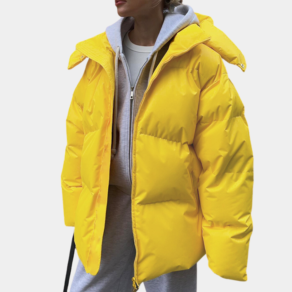 "Modern dam vinterjacka puffer med elegant design och rymlig passform, perfekt för stil och värme i stad och natur."