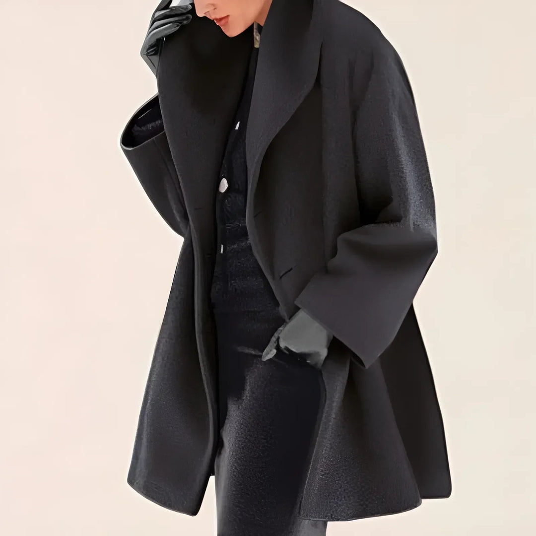 Modern damtrenchcoat med elegant design, värmande material. Perfekt för stil och skydd, passar alla tillfällen.