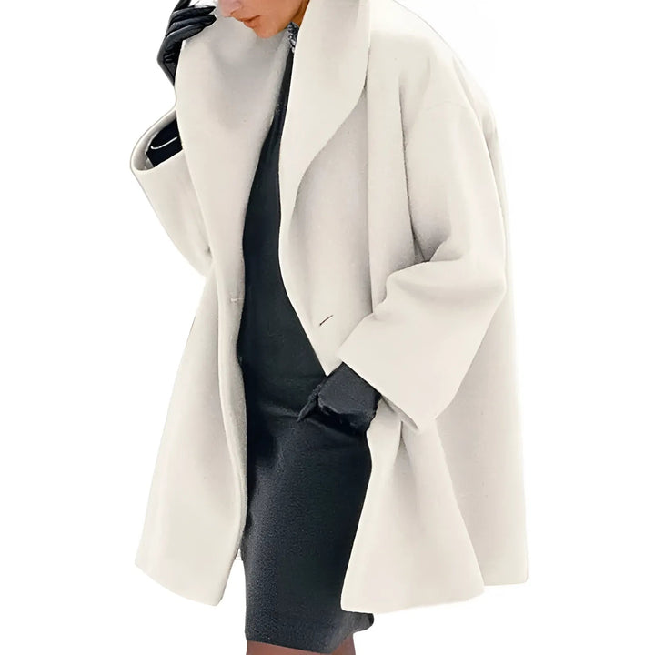 Modern damtrenchcoat med elegant design, värmande material. Perfekt för stil och skydd, passar alla tillfällen.
