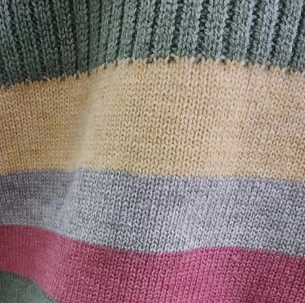Modern herr hoodie tröja i 100% bomull, elegant design, grå nyans, sofistikerad stil för alla tillfällen.