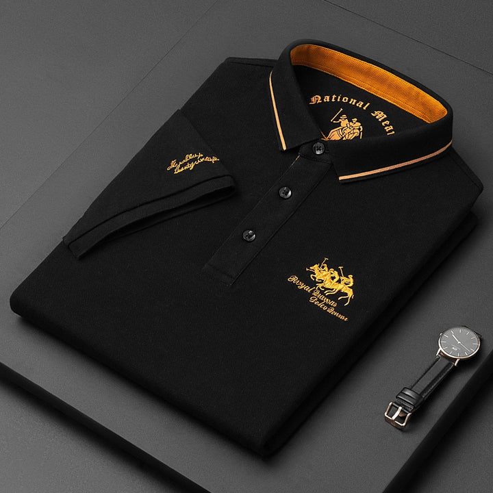 "Modern herr poloshirt i slitstarkt material, tidlös design, perfekt för både formella och avslappnade tillfällen."