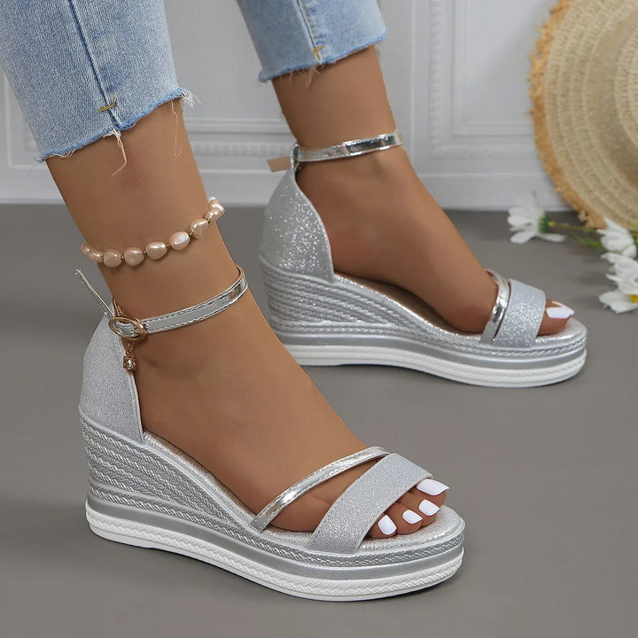 "Modern syntetisk bekväm dam sandal med stilren design, tillgänglig i guld, roséguld, silver och svart för alla tillfällen."