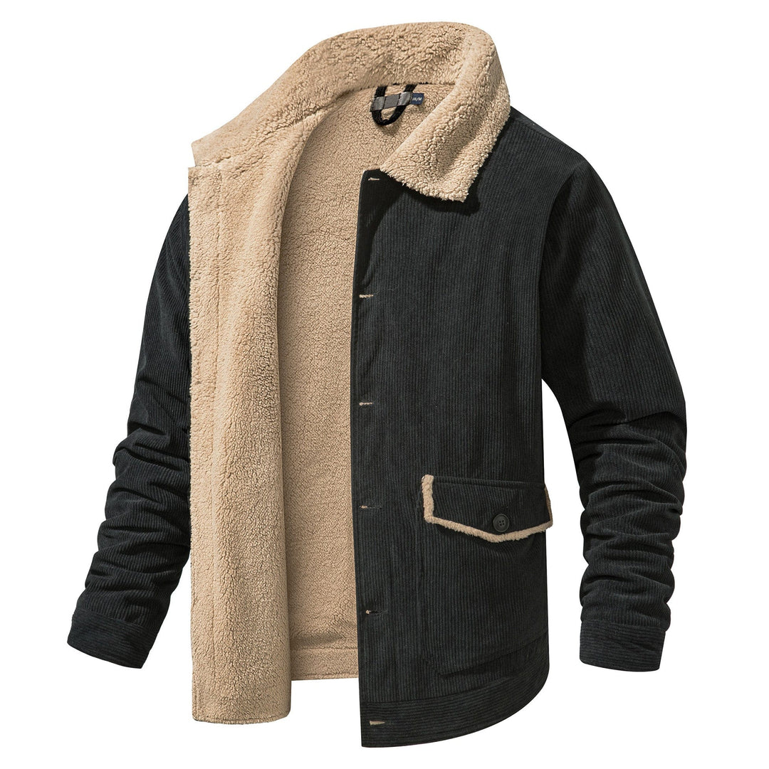 "Moderna herrjacka i slitstark polyester, perfekt för utomhusäventyr. Väderbeständig och med stilren silhuett."