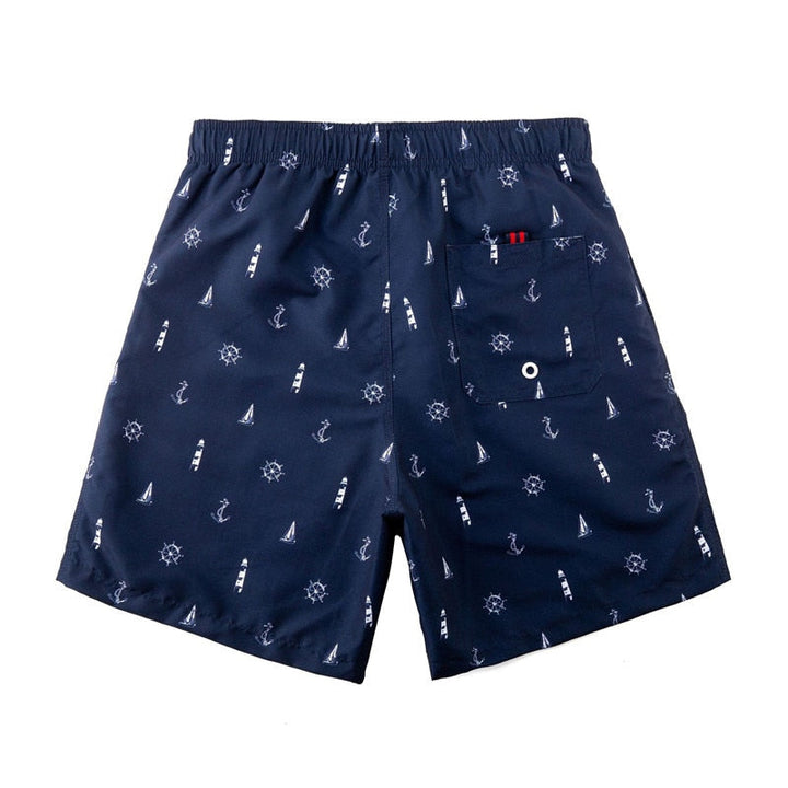 "Modernt designade herrboardshorts med snörning, snabbtorkande material och djärva tryck, perfekta för strandliv."